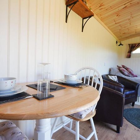 Upper Hulme The Laburnum Retreat Shepherd Hut Private Hot Tub מראה חיצוני תמונה