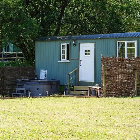 Upper Hulme The Laburnum Retreat Shepherd Hut Private Hot Tub מראה חיצוני תמונה
