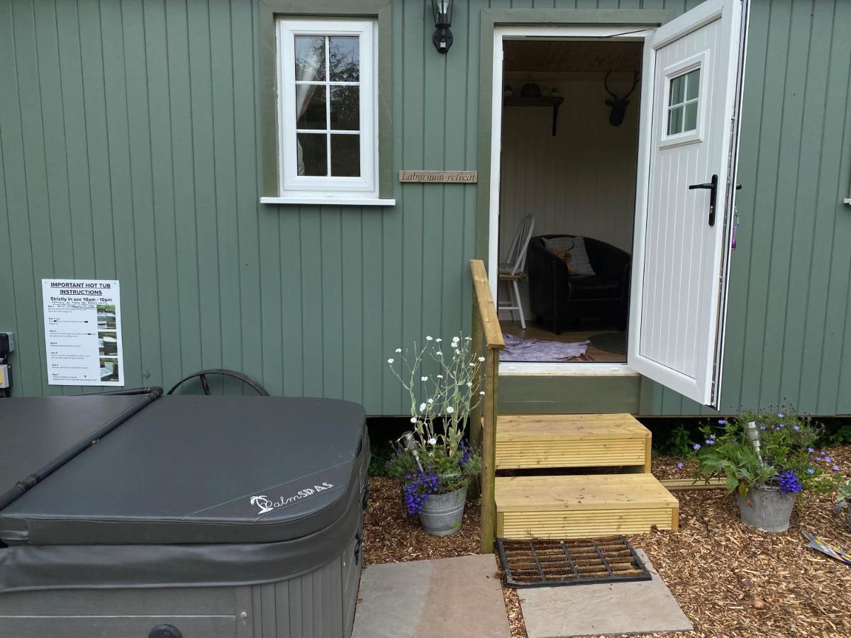 Upper Hulme The Laburnum Retreat Shepherd Hut Private Hot Tub מראה חיצוני תמונה