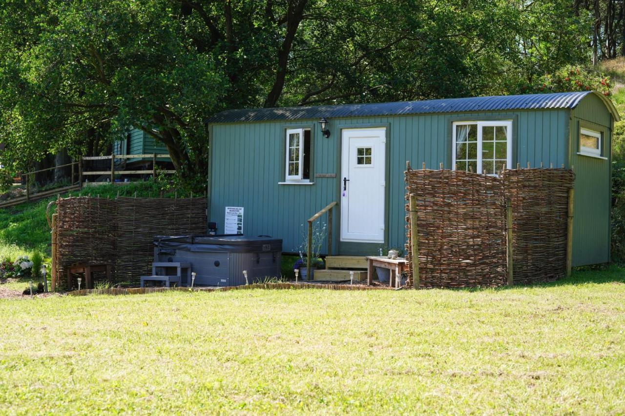 Upper Hulme The Laburnum Retreat Shepherd Hut Private Hot Tub מראה חיצוני תמונה